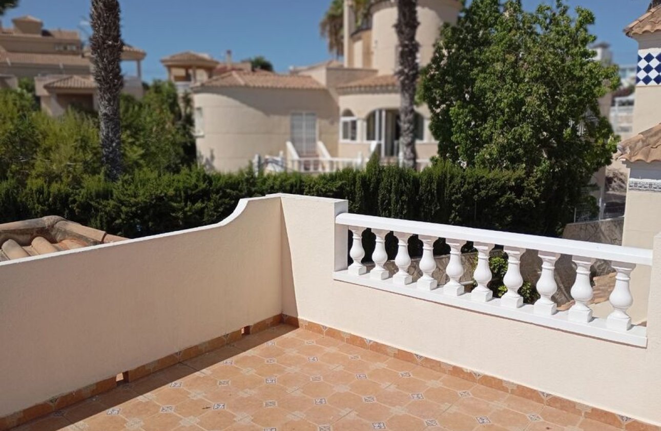 Resale - Villa -
Villamartin - Costa Blanca