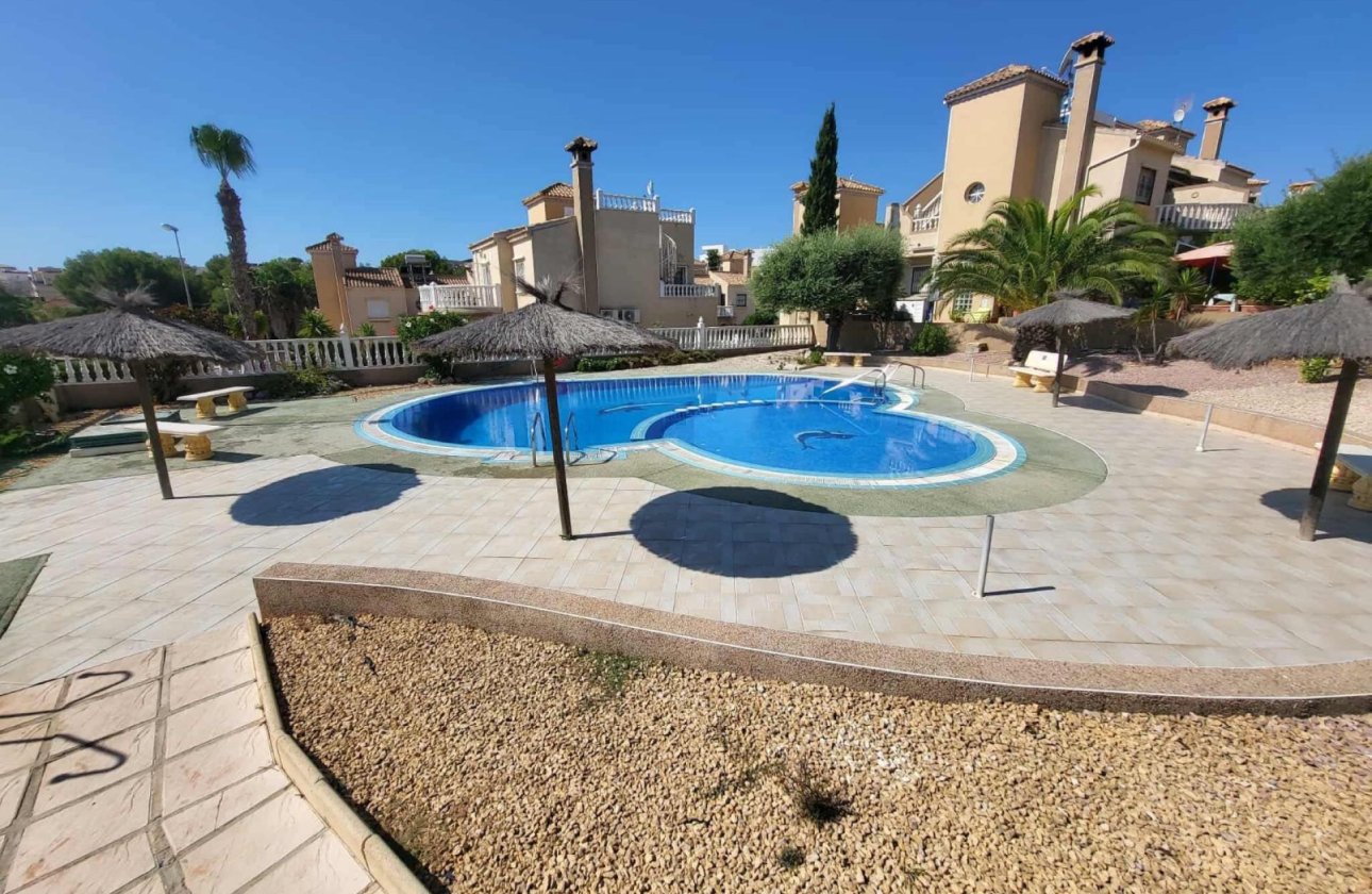 Resale - Villa -
Villamartin - Costa Blanca