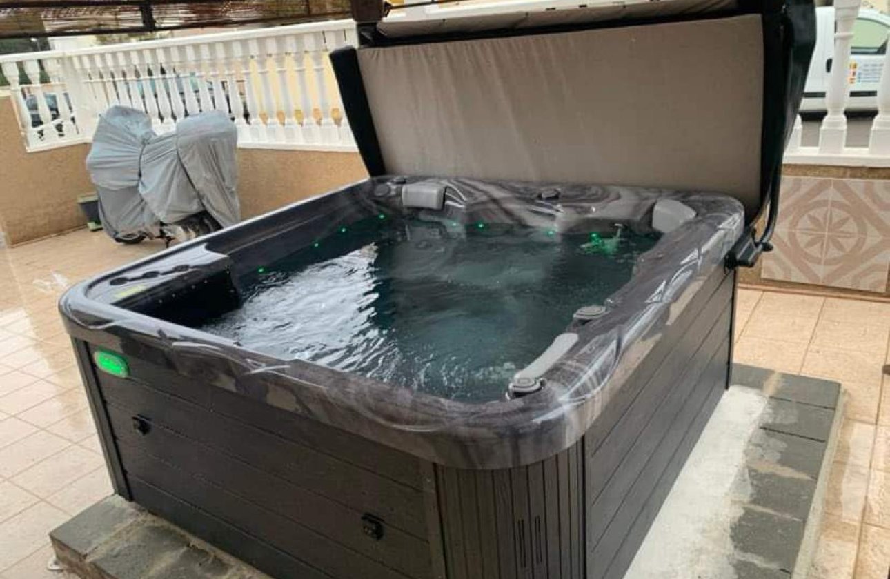 Resale - Villa -
Villamartin - Costa Blanca