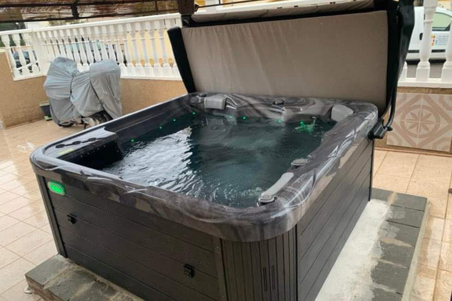 Resale - Villa -
Villamartin - Costa Blanca