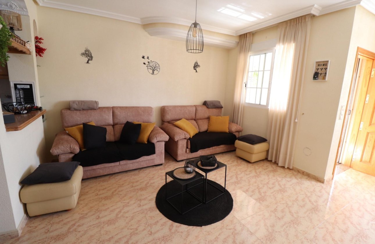 Resale - Villa -
Villamartin - Costa Blanca