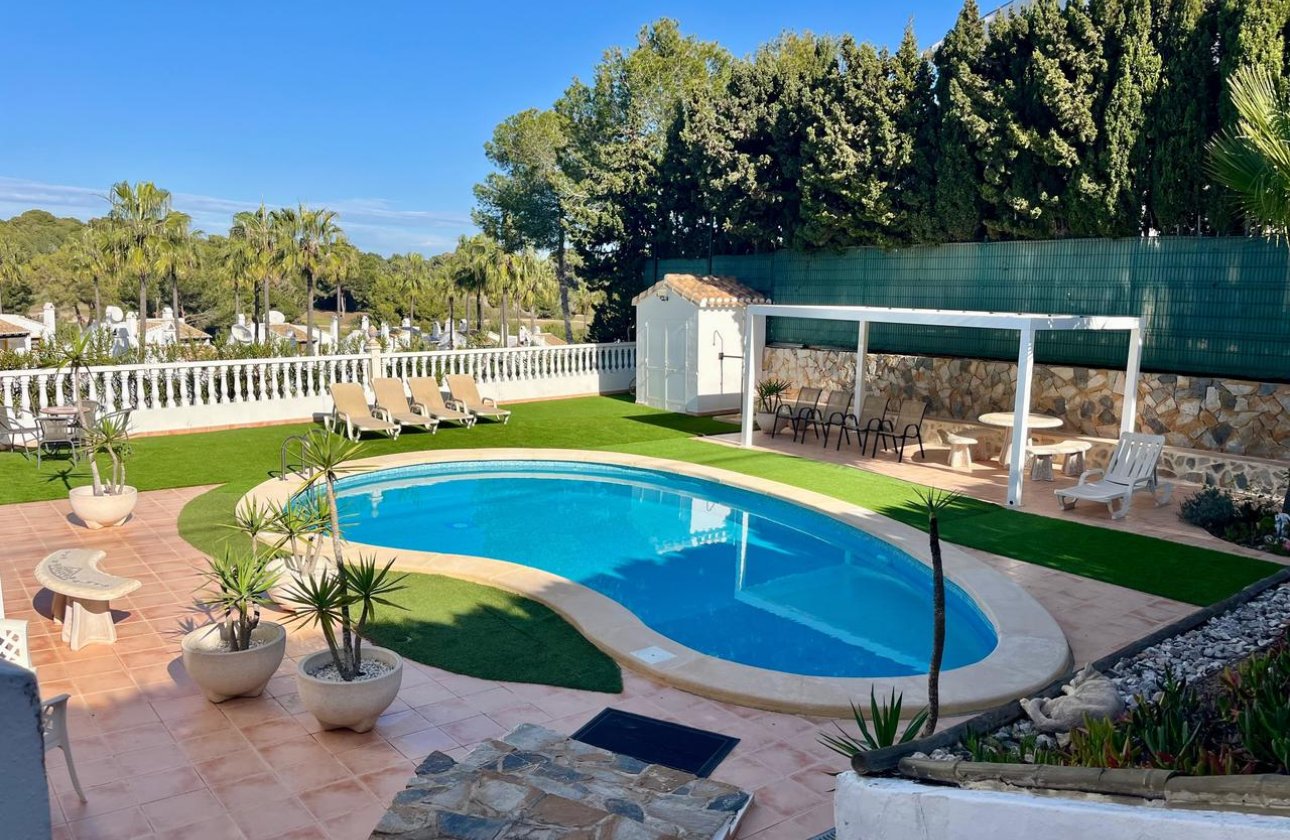 Resale - Villa -
Villamartin - Costa Blanca