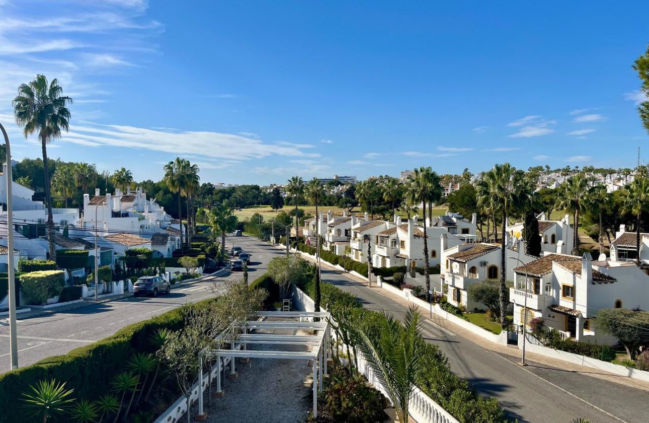 Resale - Villa -
Villamartin - Costa Blanca