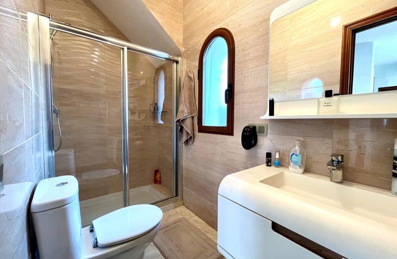 Resale - Villa -
Villamartin - Costa Blanca