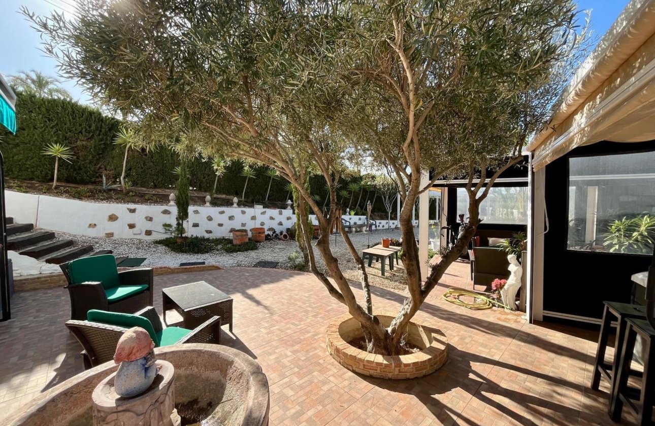 Resale - Villa -
Villamartin - Costa Blanca