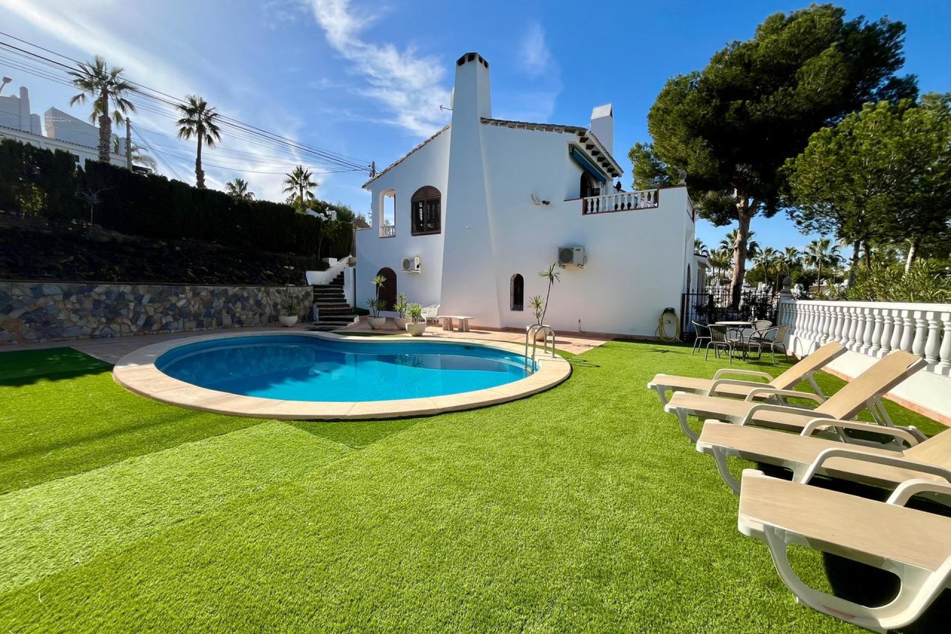 Resale - Villa -
Villamartin - Costa Blanca