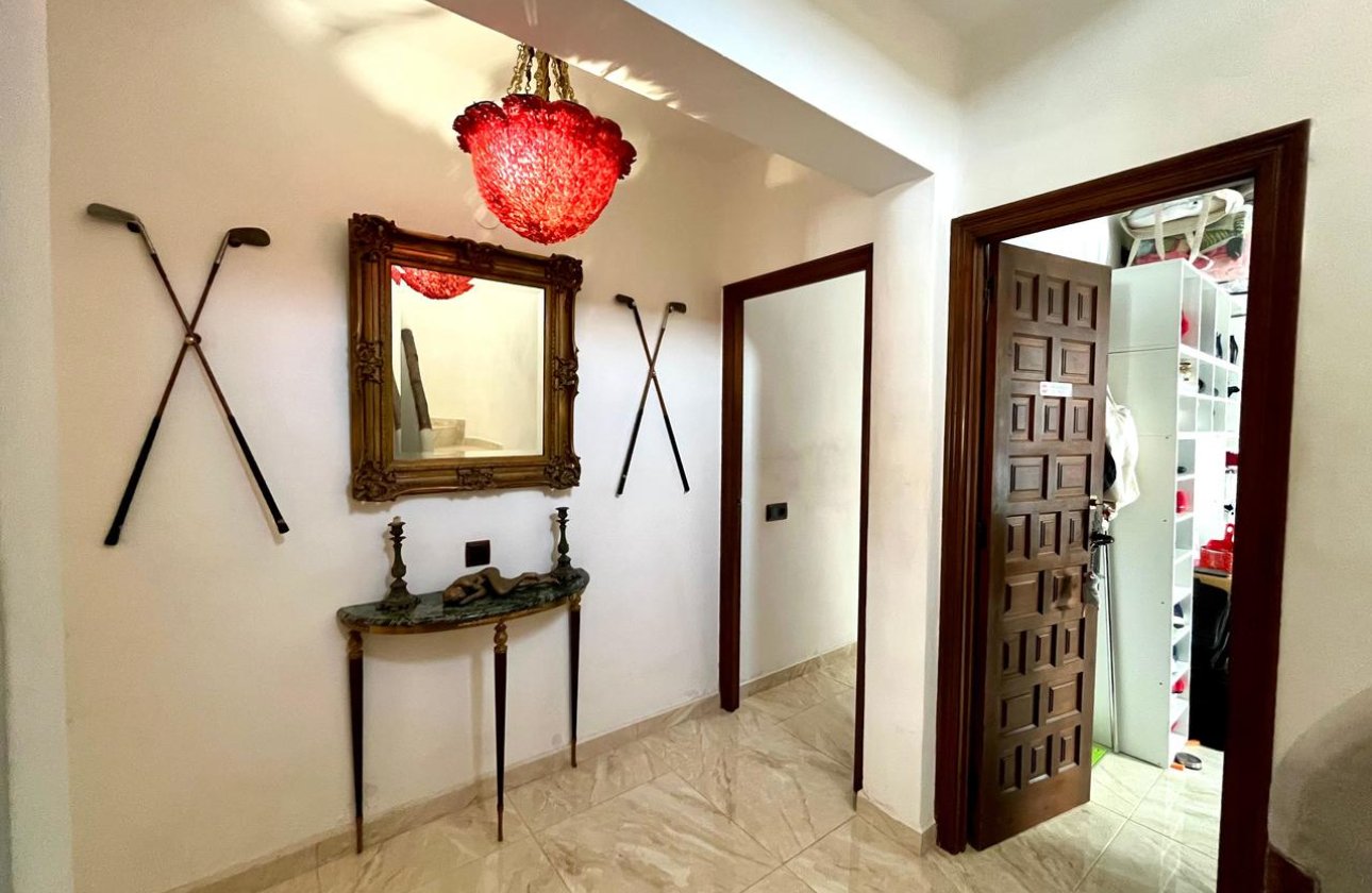 Resale - Villa -
Villamartin - Costa Blanca