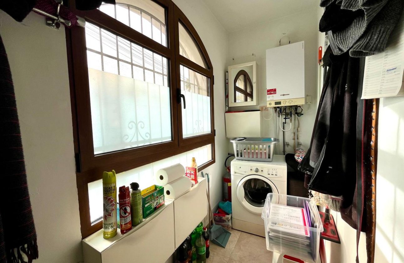 Resale - Villa -
Villamartin - Costa Blanca