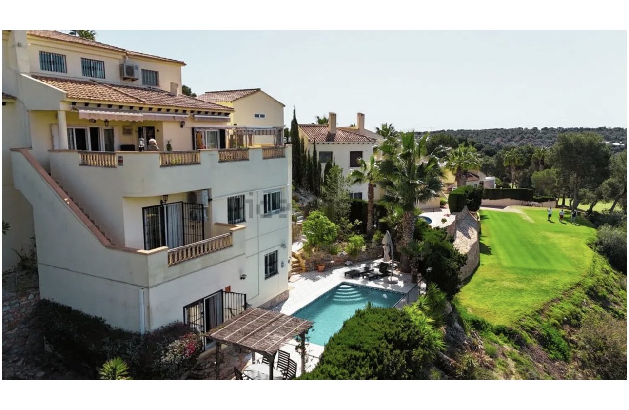 Resale - Villa -
Villamartin - Costa Blanca
