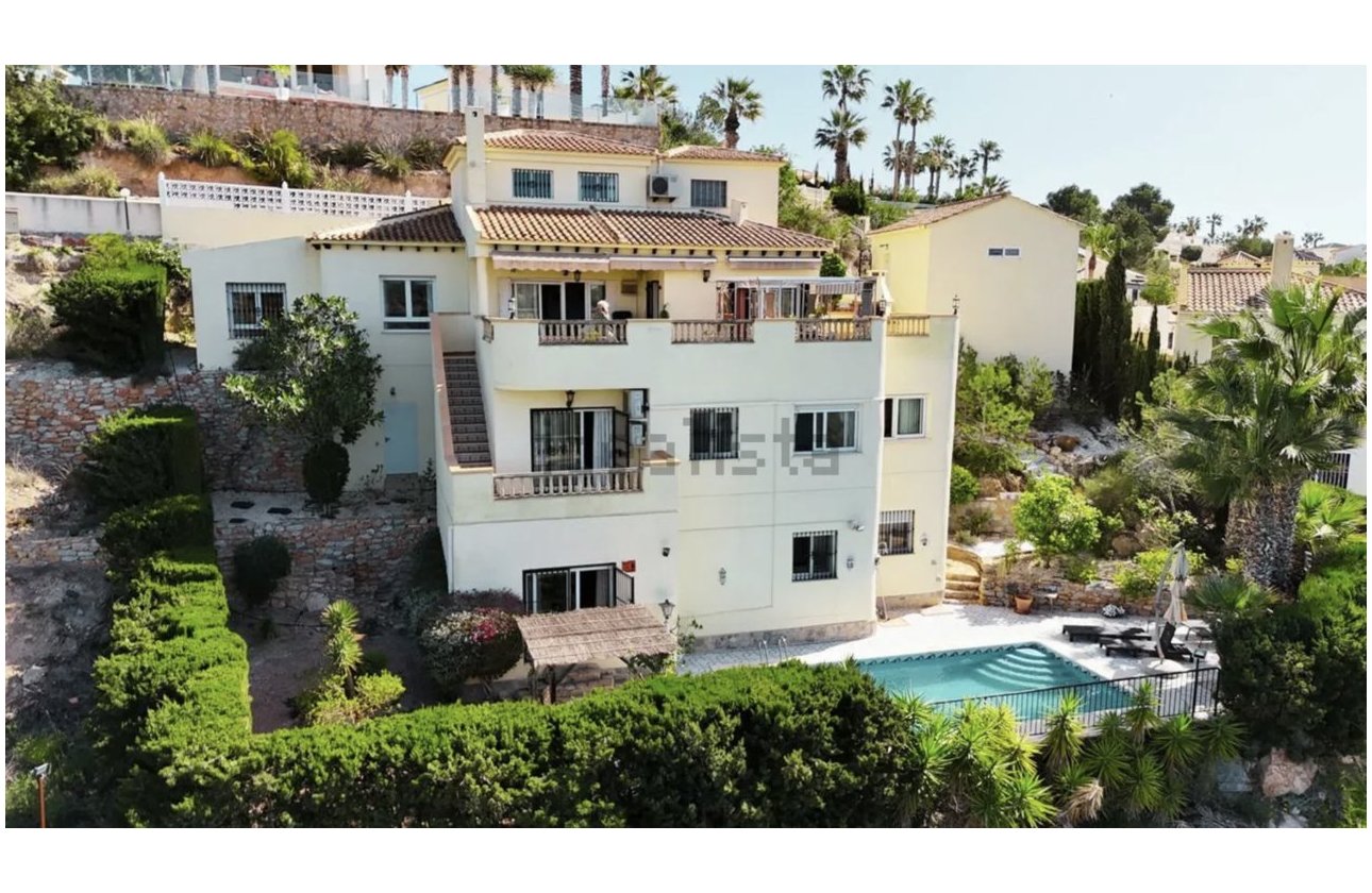 Resale - Villa -
Villamartin - Costa Blanca