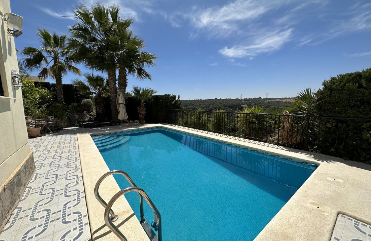 Resale - Villa -
Villamartin - Costa Blanca