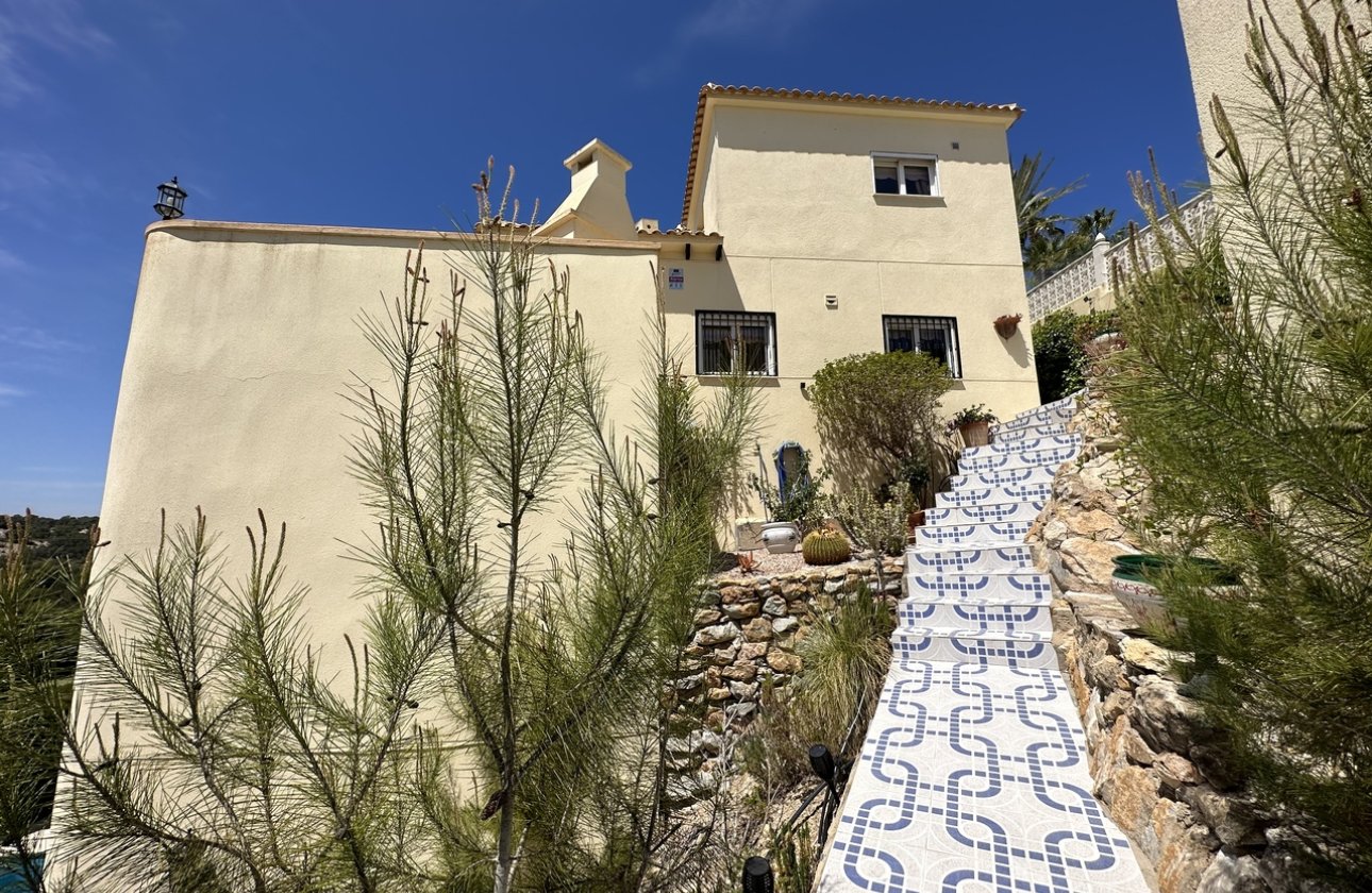 Resale - Villa -
Villamartin - Costa Blanca