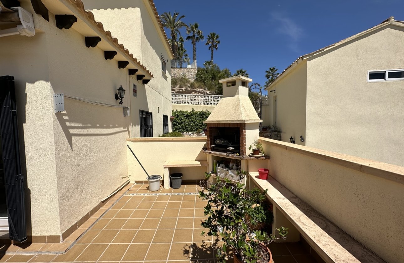 Resale - Villa -
Villamartin - Costa Blanca