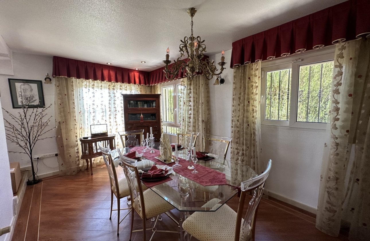 Resale - Villa -
Villamartin - Costa Blanca