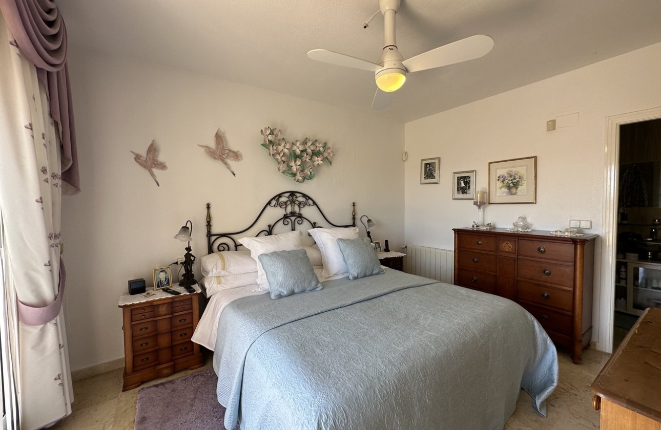 Resale - Villa -
Villamartin - Costa Blanca