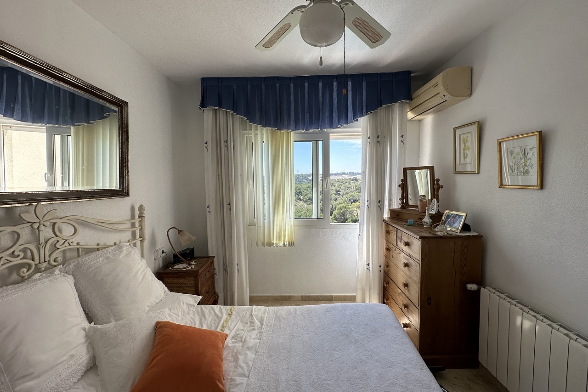 Resale - Villa -
Villamartin - Costa Blanca