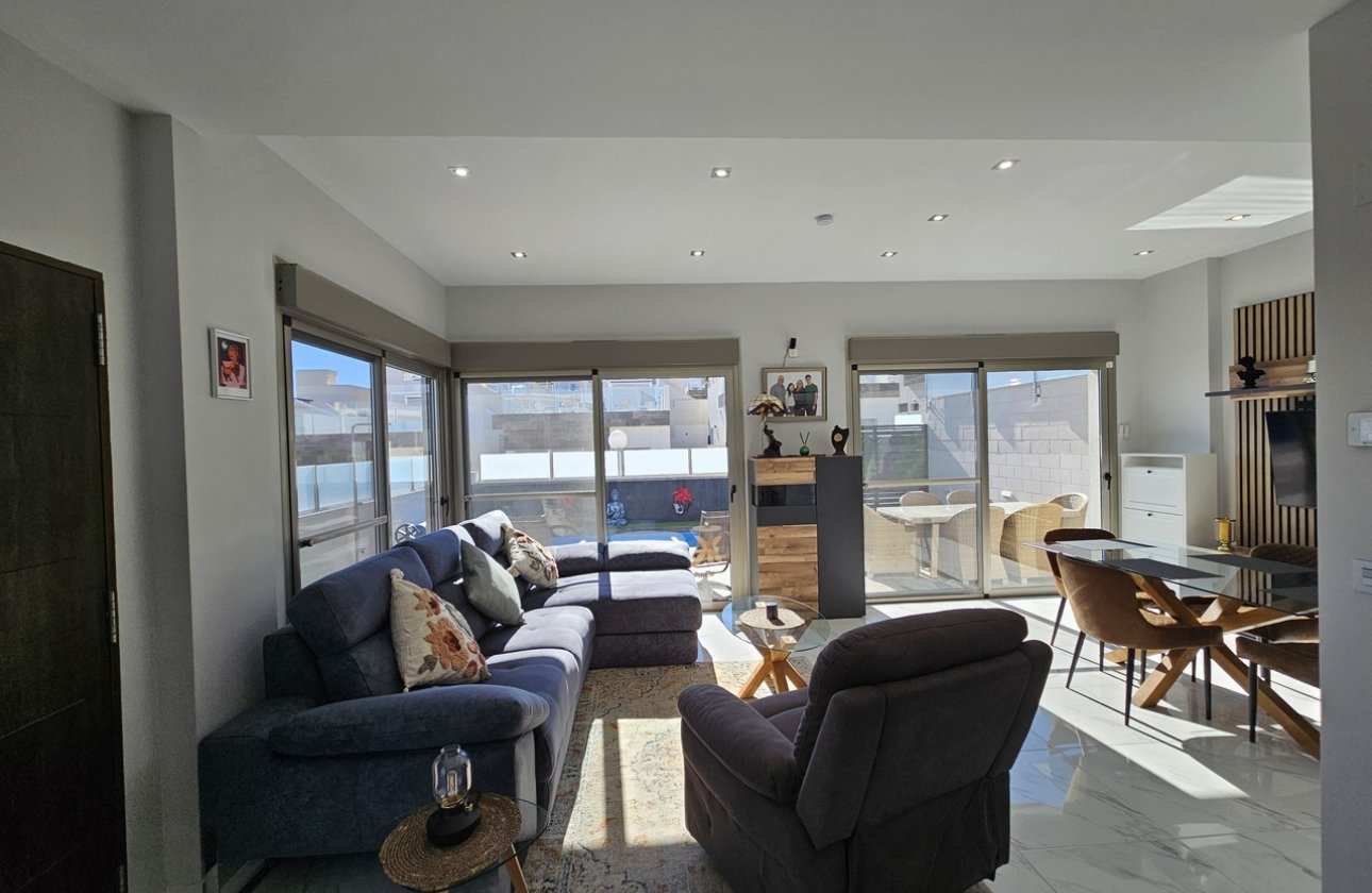 Resale - Villa -
Villamartin - Costa Blanca