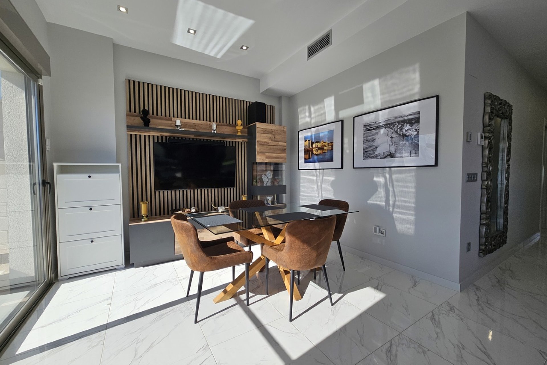 Resale - Villa -
Villamartin - Costa Blanca