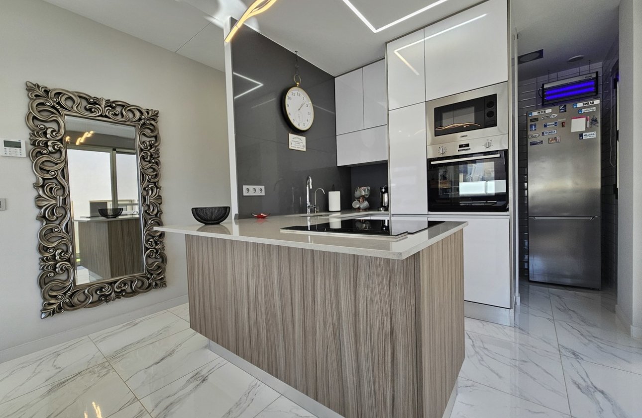 Resale - Villa -
Villamartin - Costa Blanca