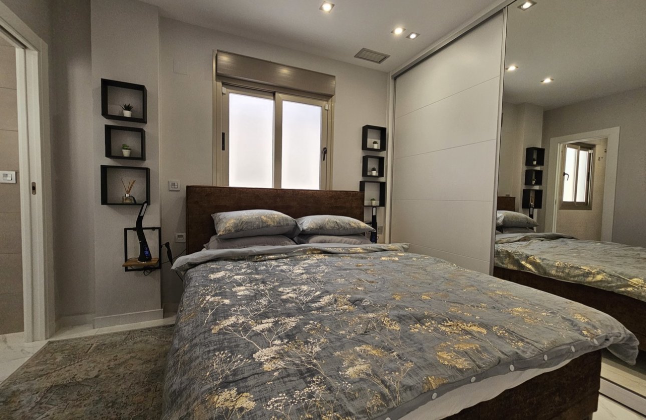 Resale - Villa -
Villamartin - Costa Blanca