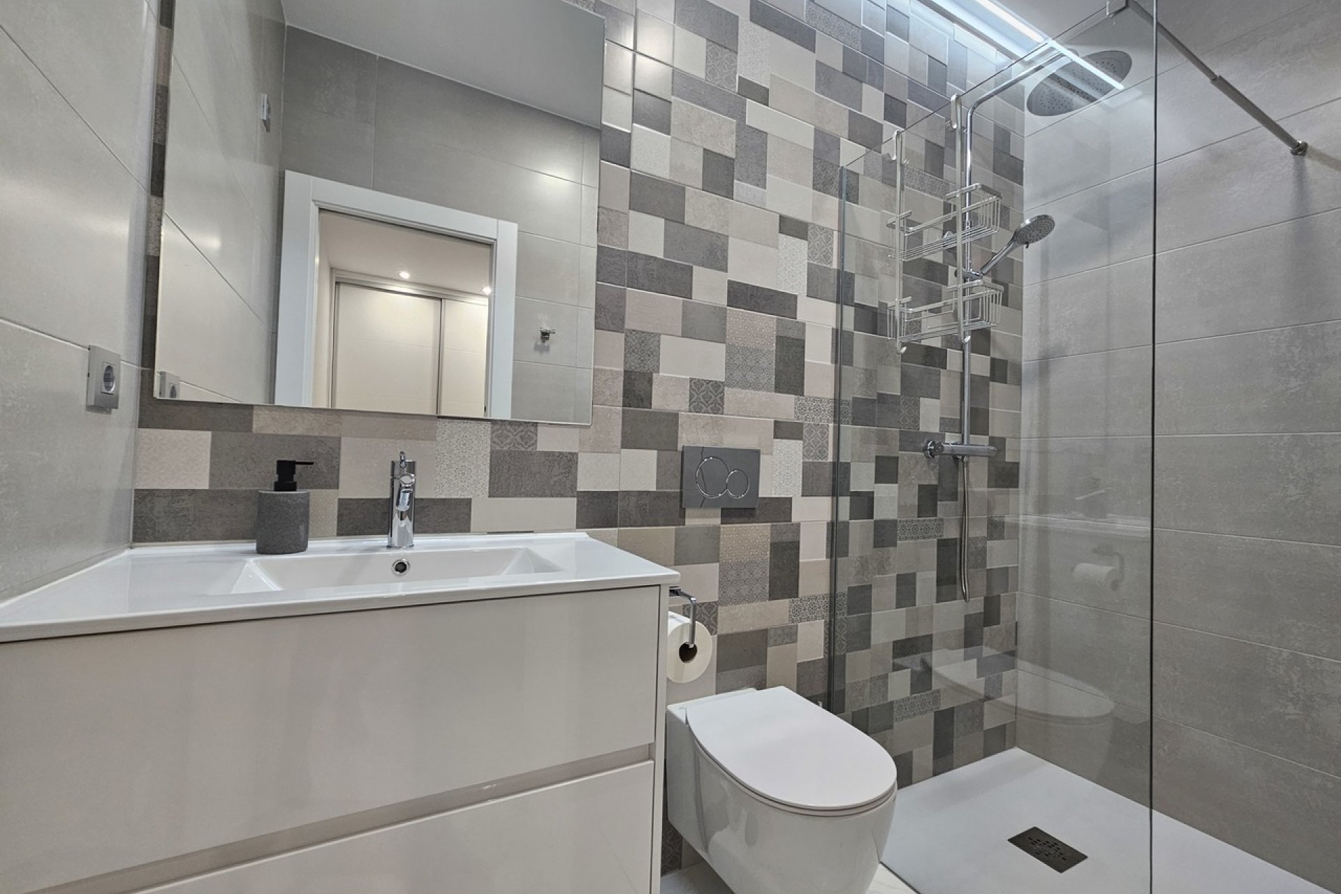 Resale - Villa -
Villamartin - Costa Blanca