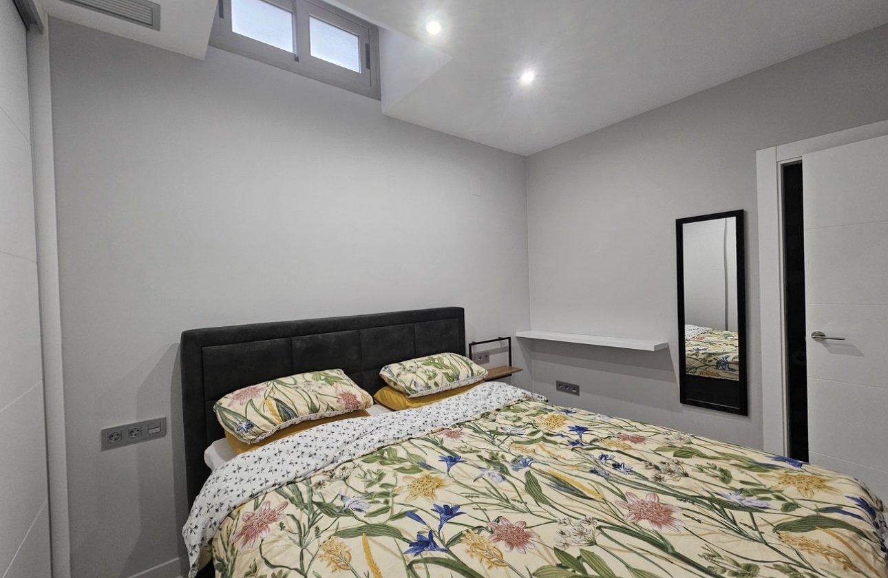 Resale - Villa -
Villamartin - Costa Blanca