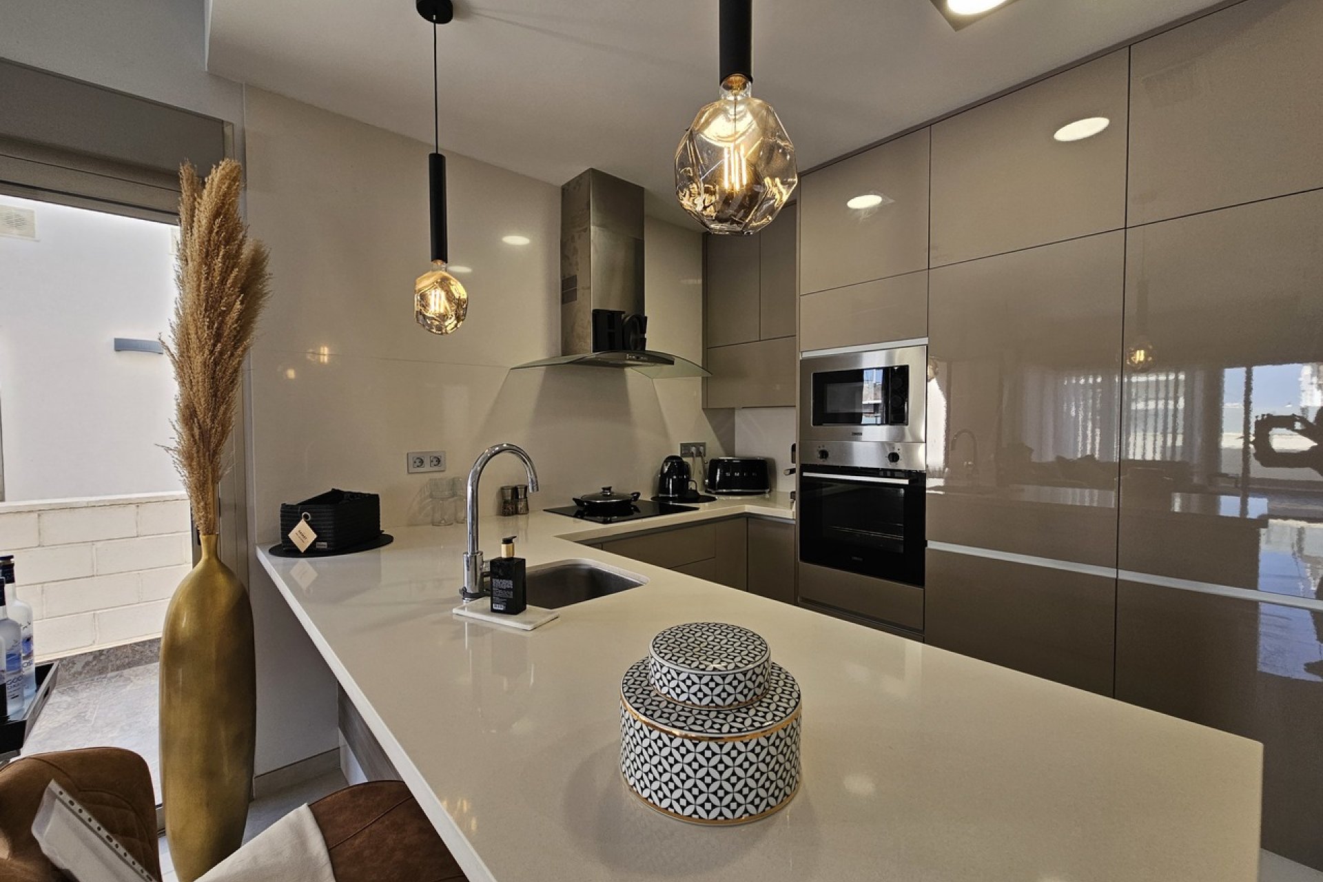 Resale - Villa -
Villamartin - Costa Blanca