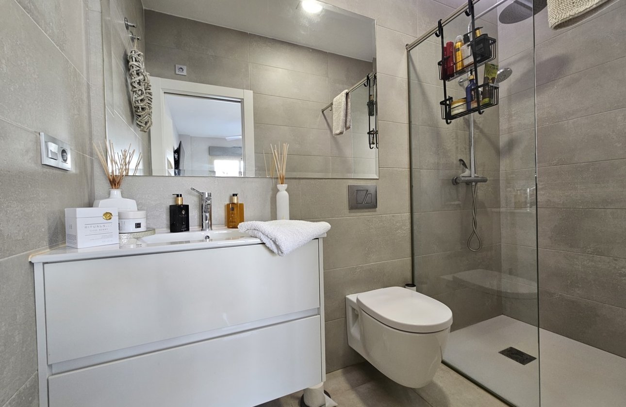 Resale - Villa -
Villamartin - Costa Blanca