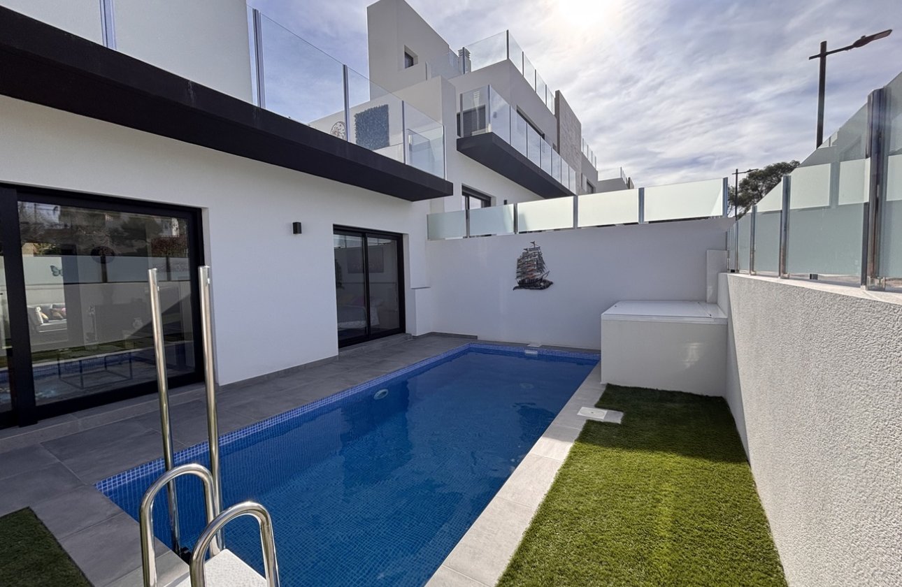 Resale - Villa -
Villamartin - Costa Blanca