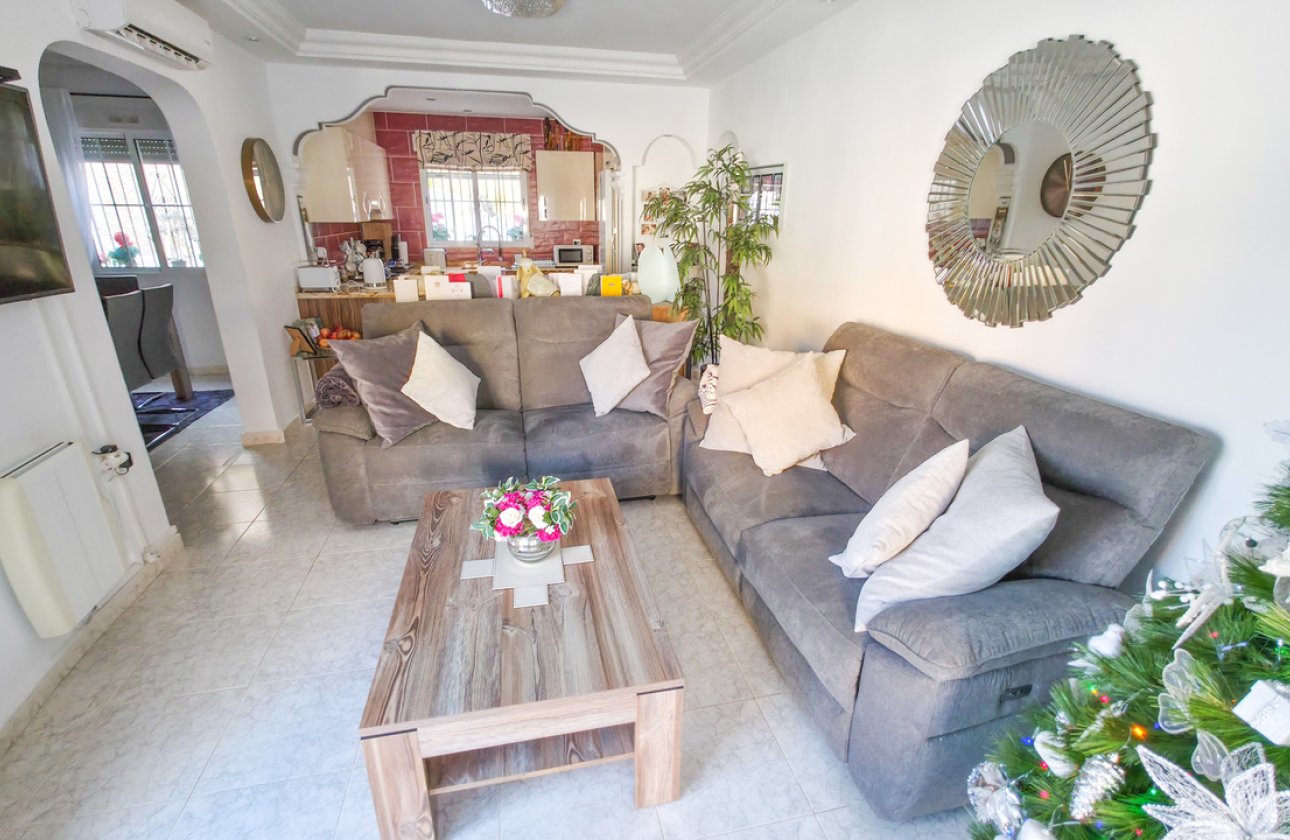 Resale - Villa -
Villamartin - Costa Blanca