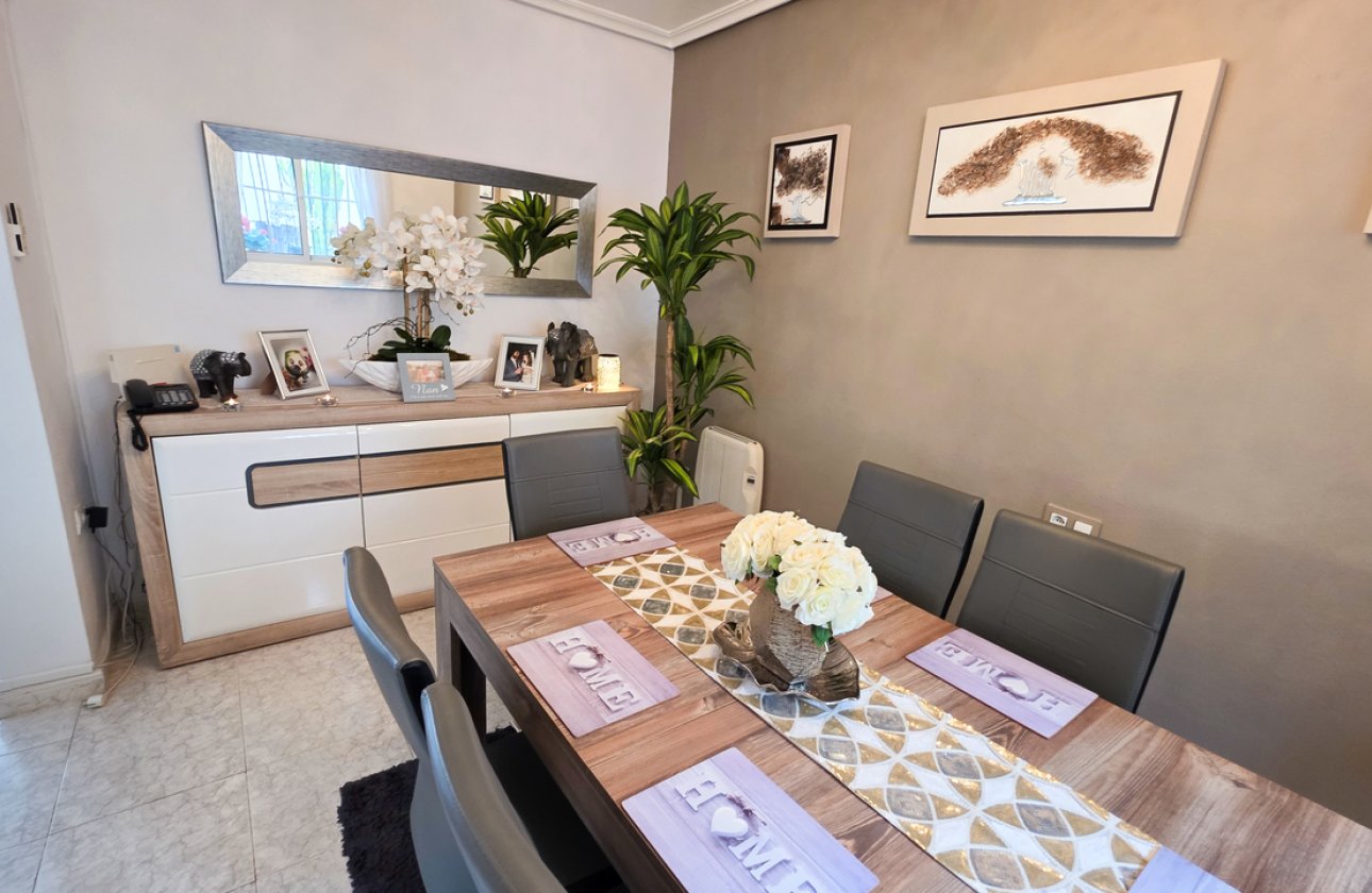 Resale - Villa -
Villamartin - Costa Blanca