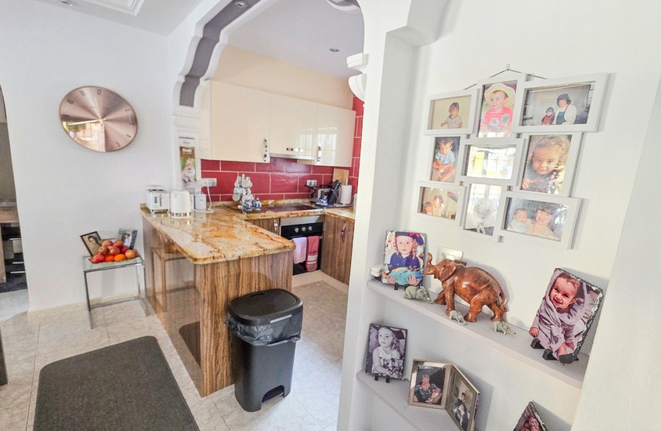 Resale - Villa -
Villamartin - Costa Blanca