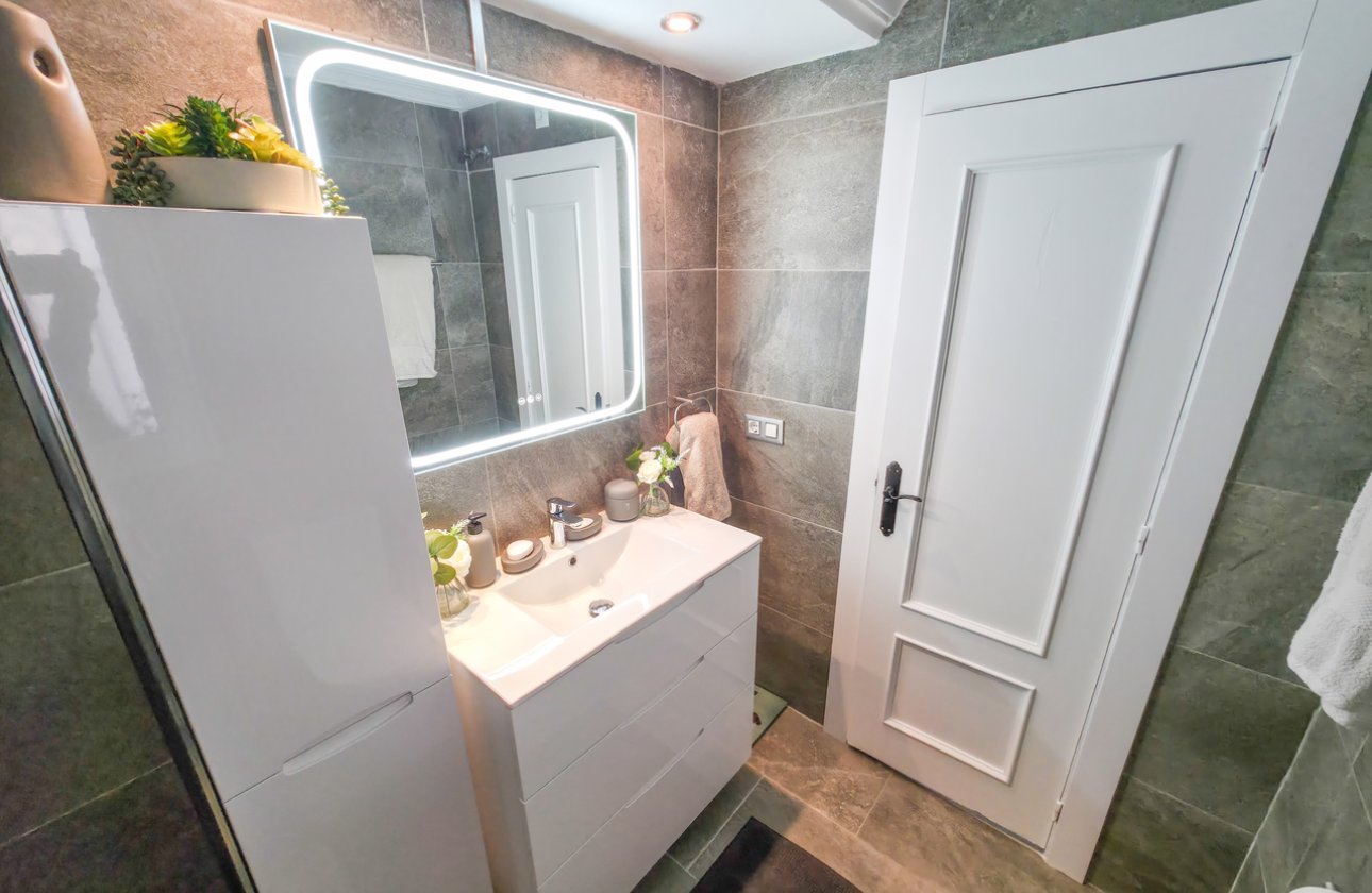 Resale - Villa -
Villamartin - Costa Blanca