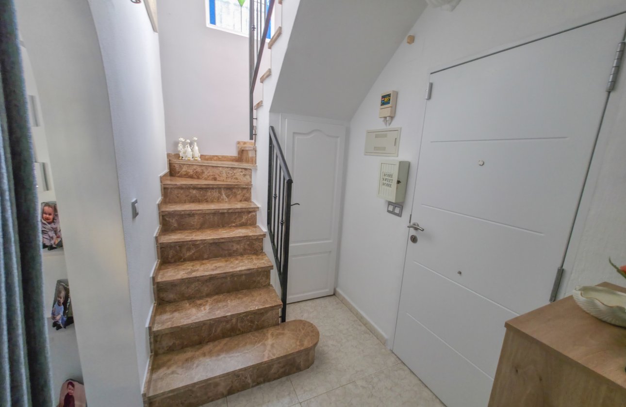 Resale - Villa -
Villamartin - Costa Blanca