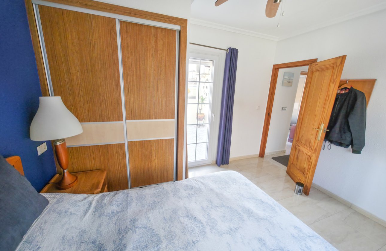 Resale - Villa -
Villamartin - Costa Blanca