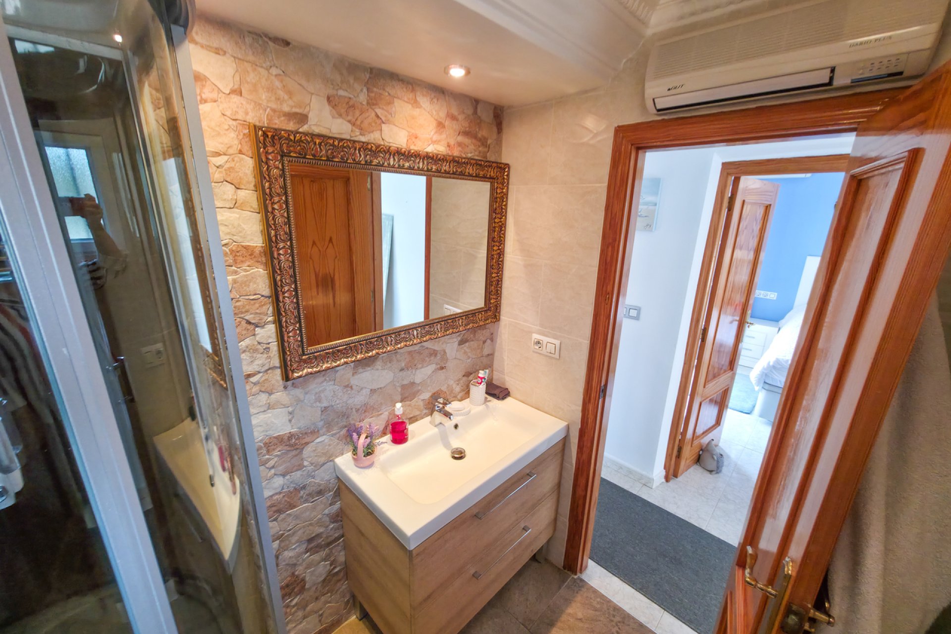 Resale - Villa -
Villamartin - Costa Blanca