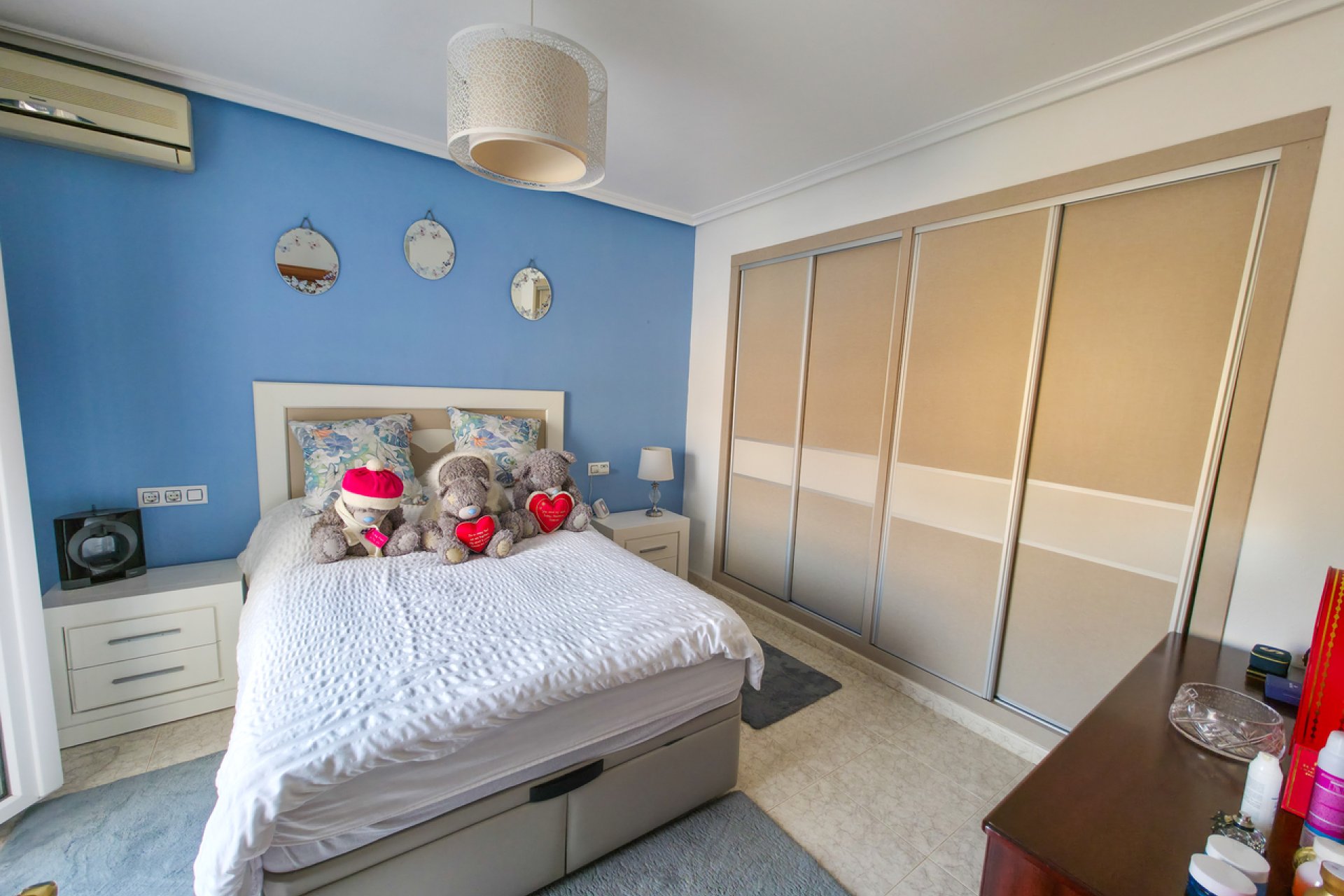 Resale - Villa -
Villamartin - Costa Blanca