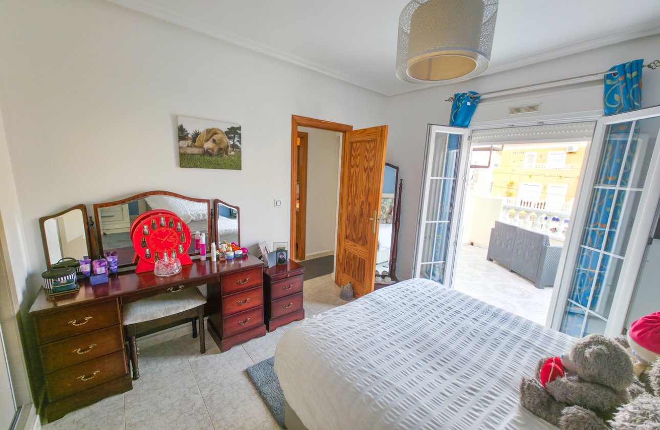 Resale - Villa -
Villamartin - Costa Blanca