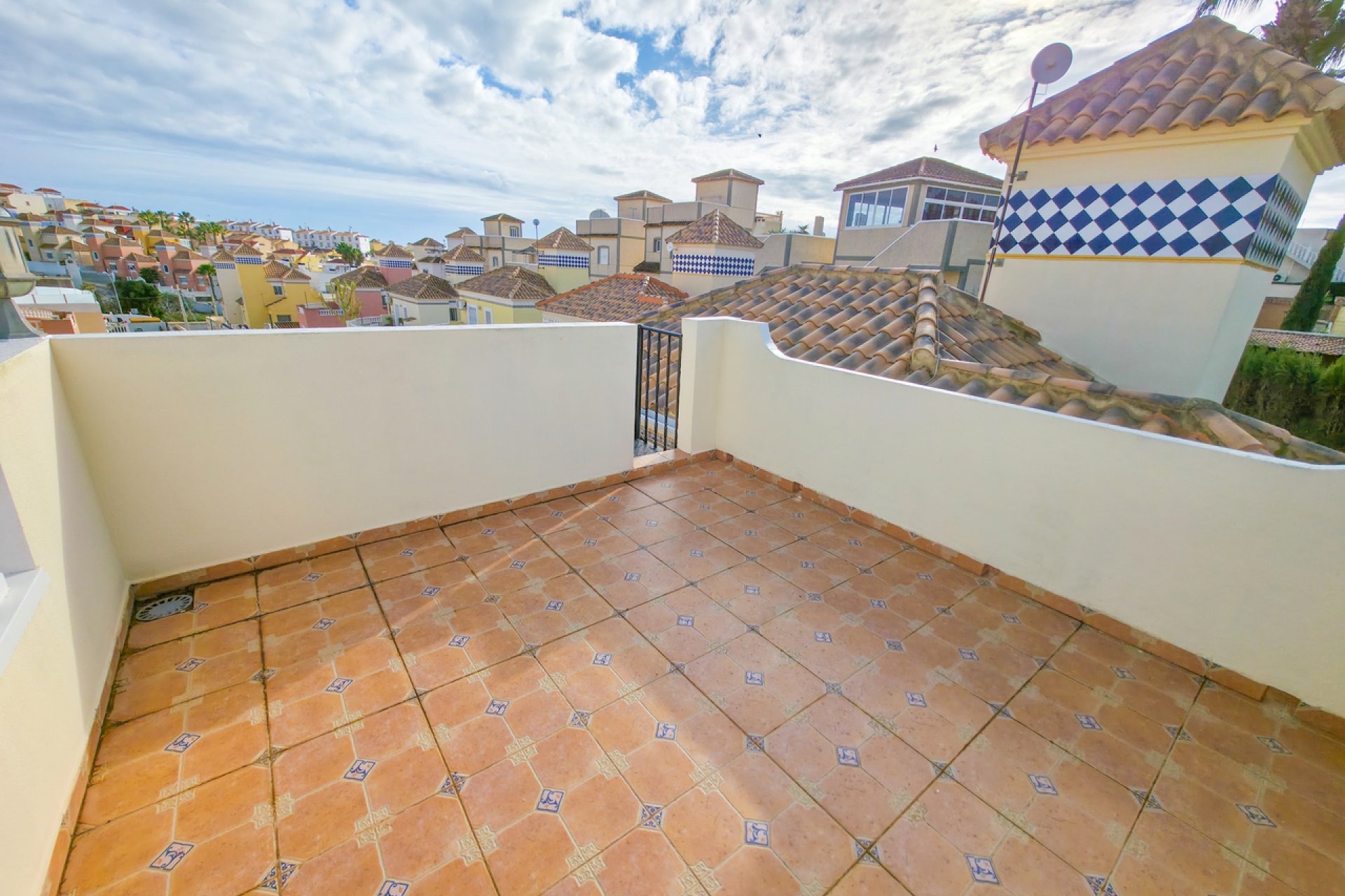 Resale - Villa -
Villamartin - Costa Blanca