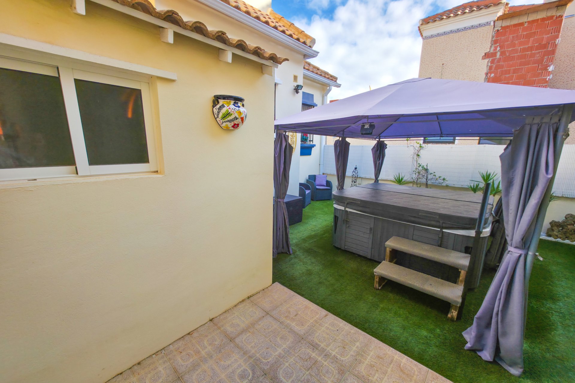 Resale - Villa -
Villamartin - Costa Blanca