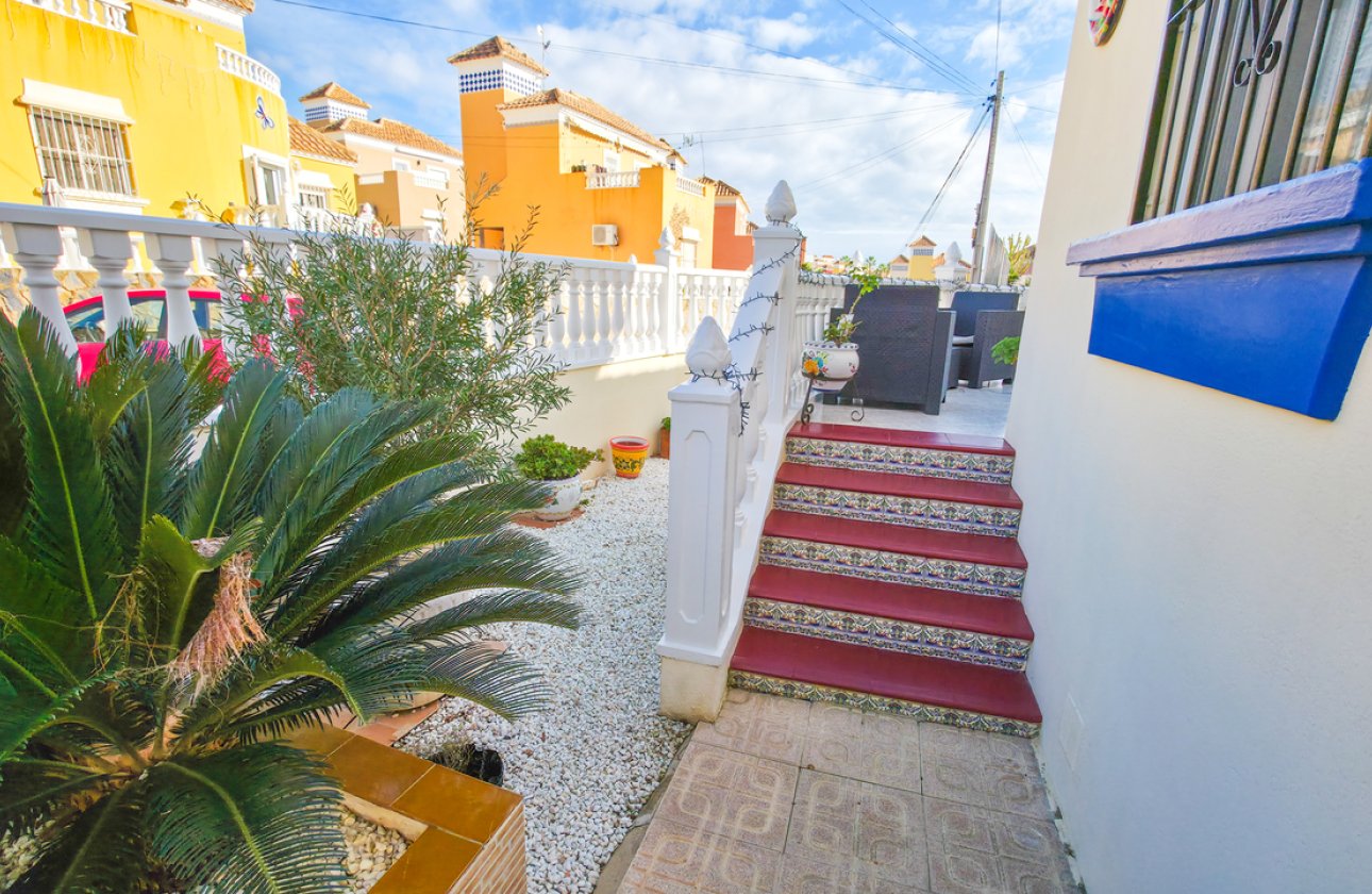 Resale - Villa -
Villamartin - Costa Blanca