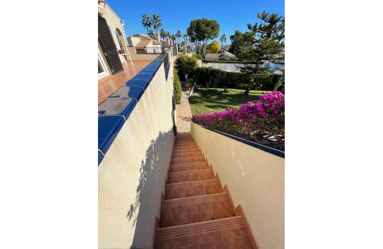 Resale - Villa -
Villamartin - Costa Blanca