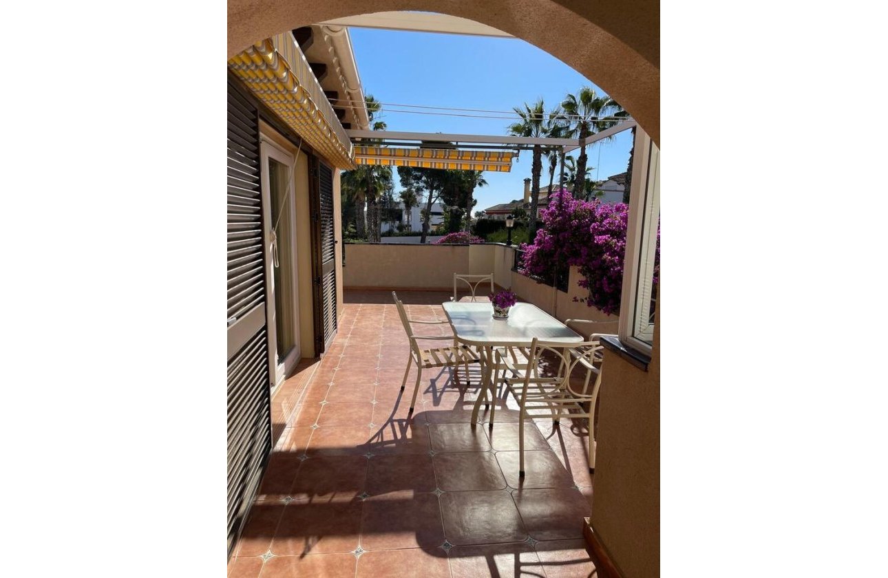 Resale - Villa -
Villamartin - Costa Blanca