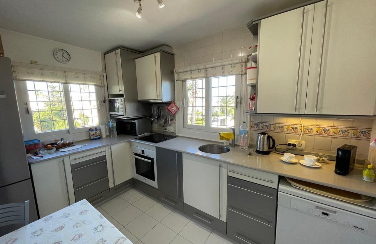 Resale - Villa -
Villamartin - Costa Blanca