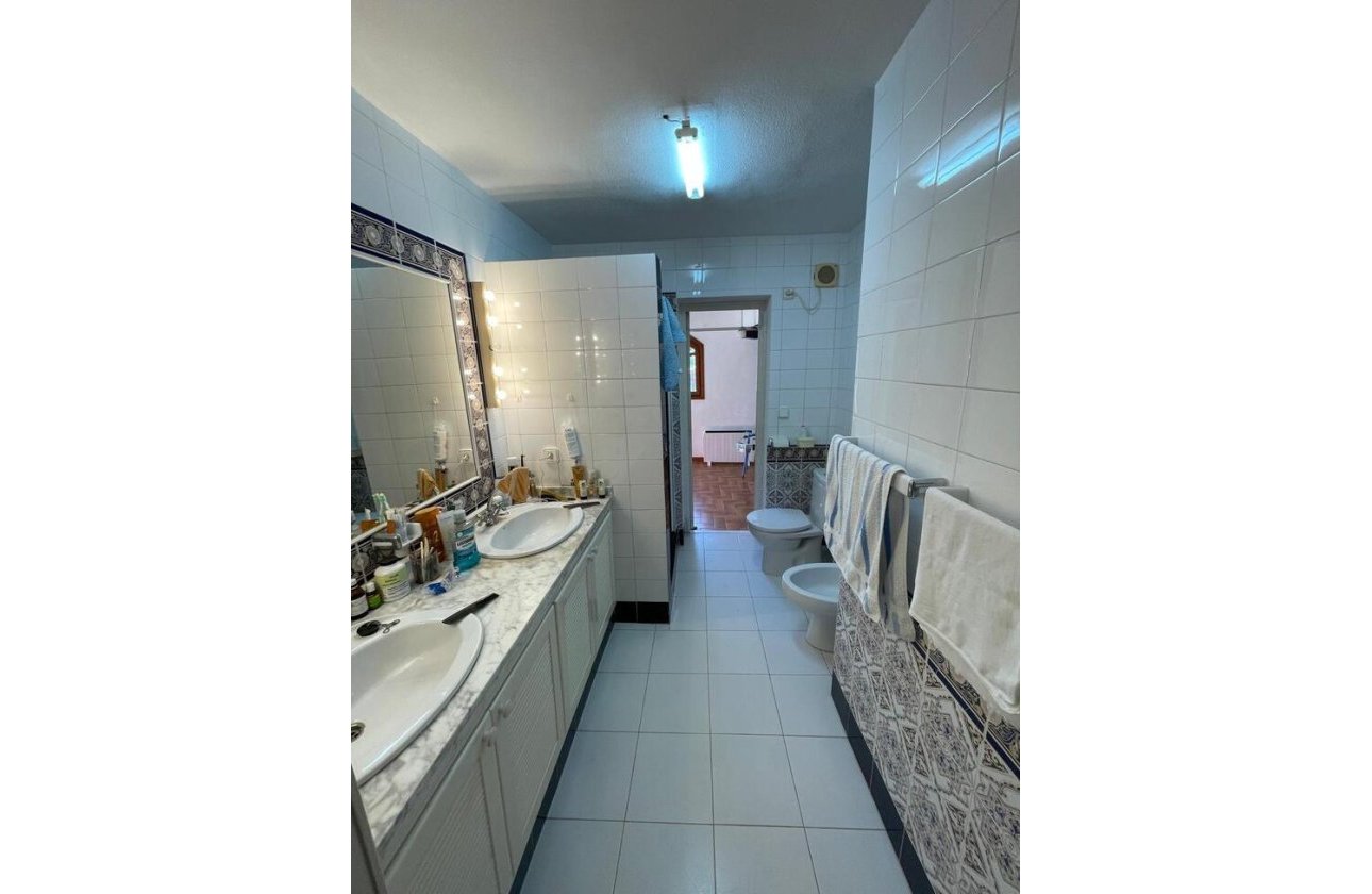 Resale - Villa -
Villamartin - Costa Blanca