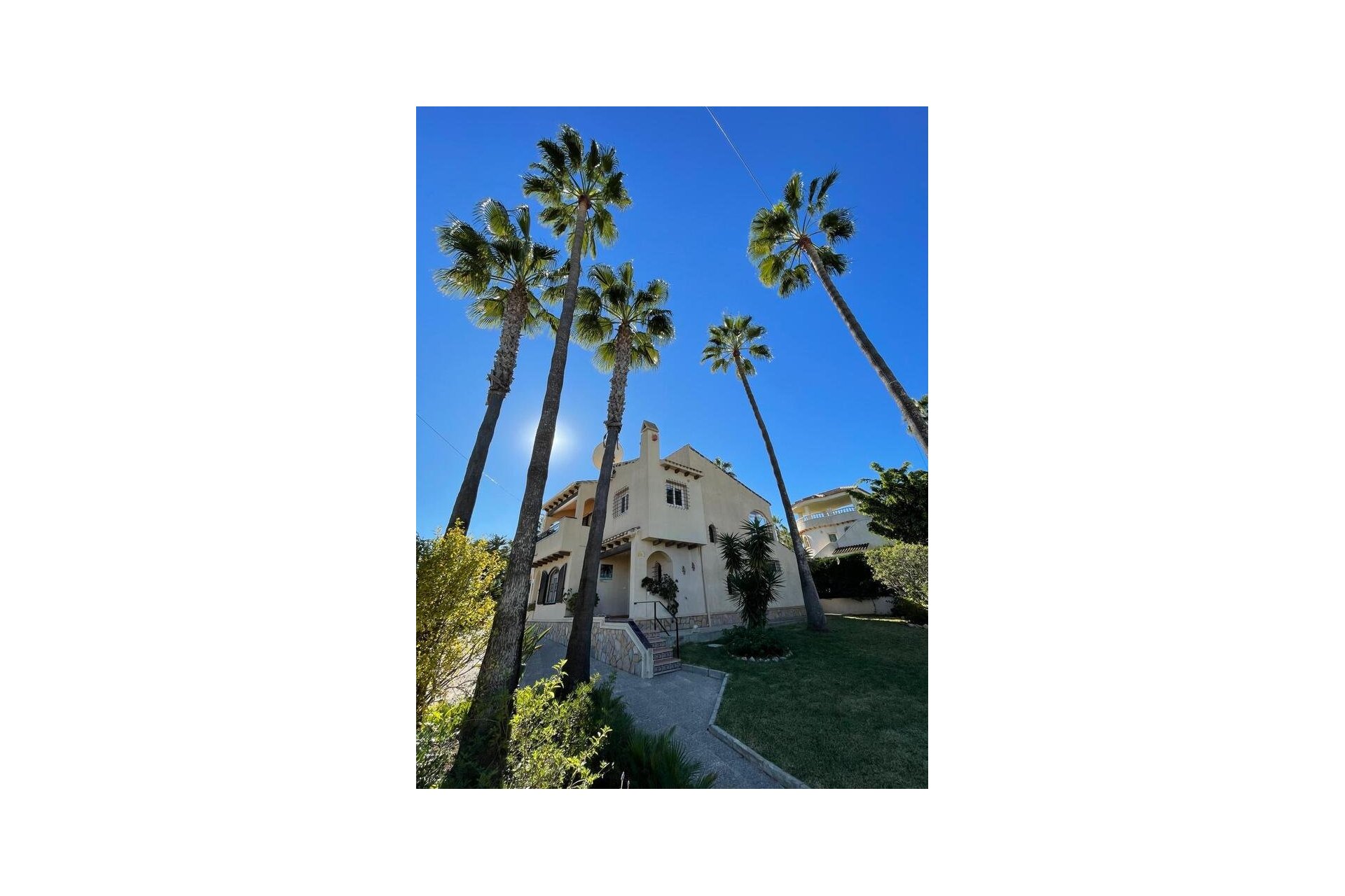 Resale - Villa -
Villamartin - Costa Blanca