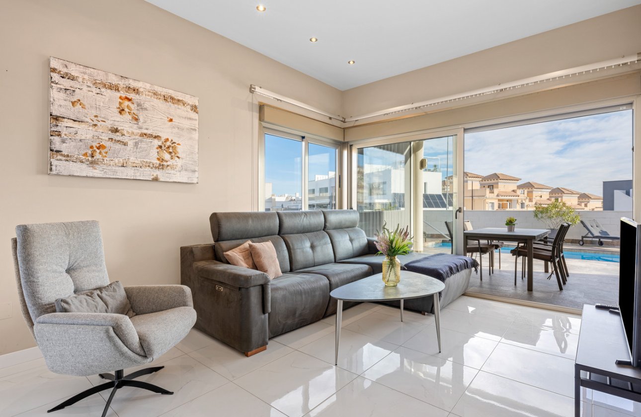 Resale - Villa -
Villamartin - Costa Blanca