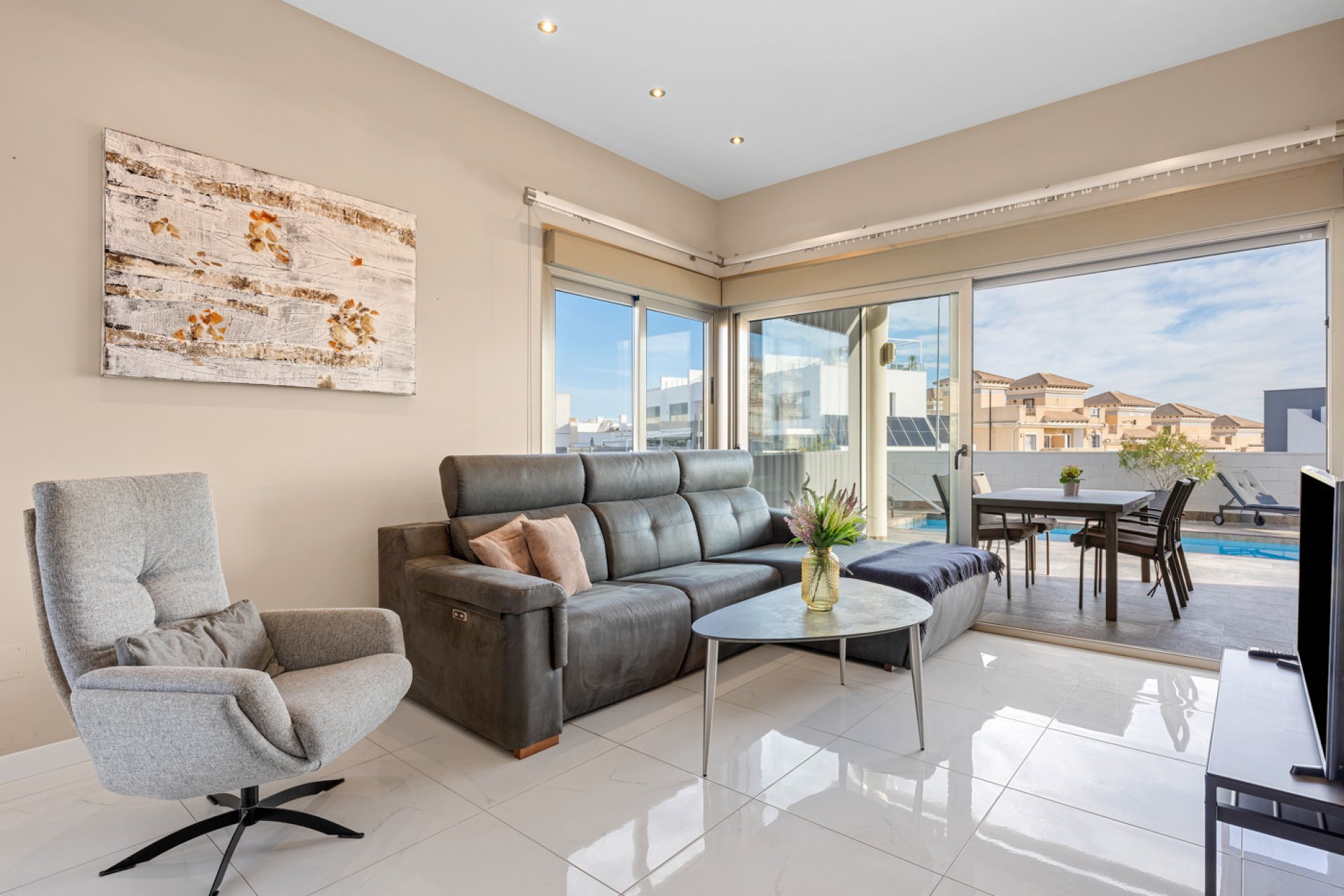 Resale - Villa -
Villamartin - Costa Blanca