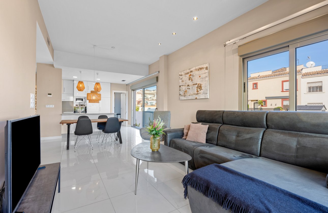 Resale - Villa -
Villamartin - Costa Blanca