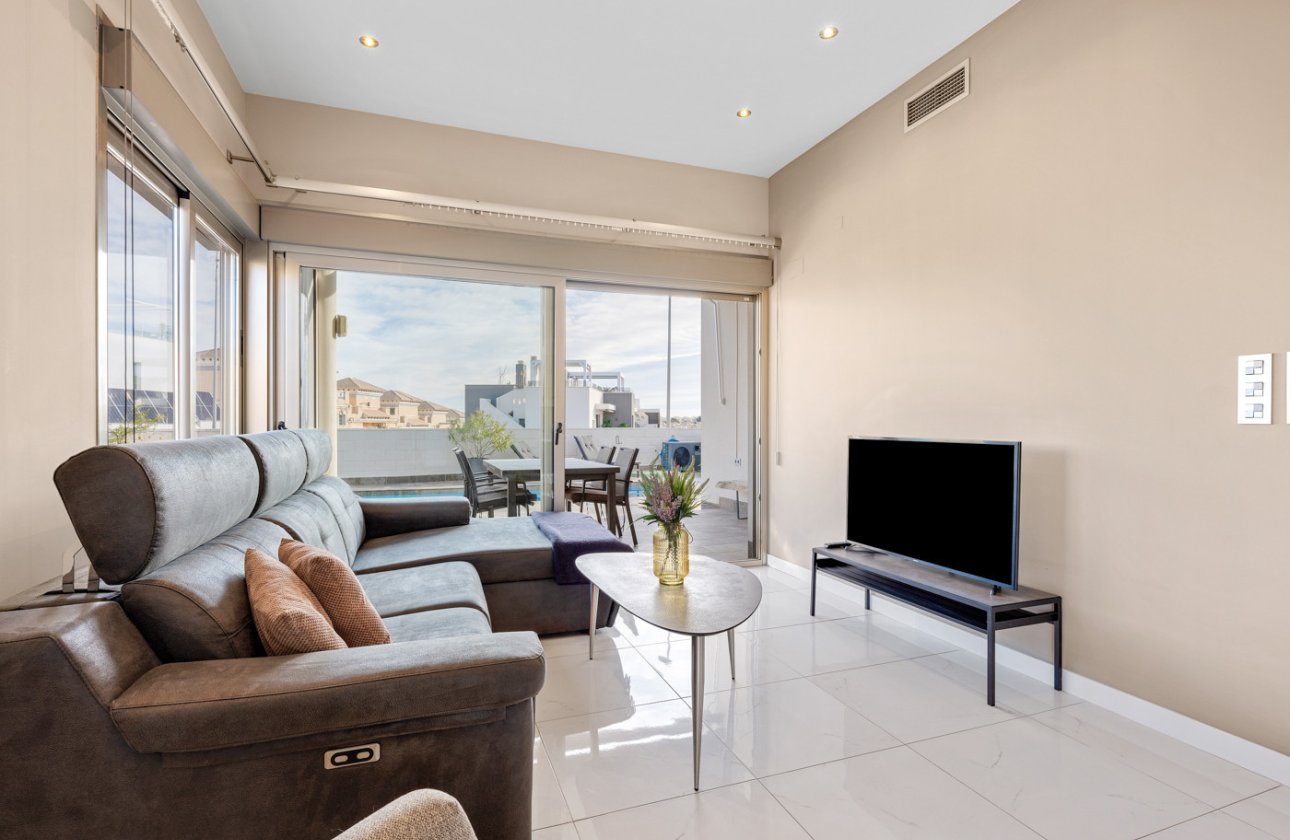 Resale - Villa -
Villamartin - Costa Blanca